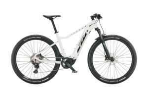 KTM MACINA RACE 591 metallic white (black+orange) 2022 29"; 500 Wh Diamant