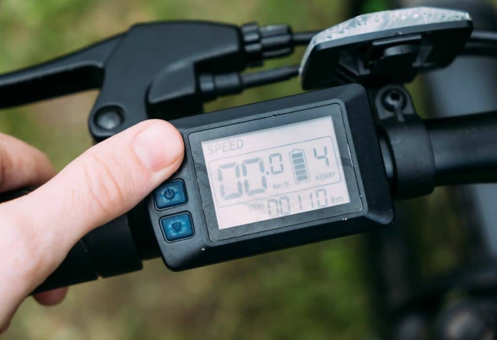 Wie schnell fährt ein E-Bike? Geschwindigkeitsgrenzen und Fakten